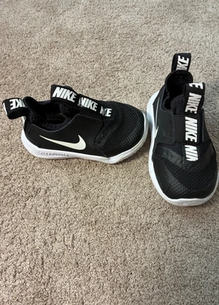 Baskets Nike bébé – noir & blanc – taille 21 (11 cm), brand: Nike, condition: Very good, size: 21, €14.00, €15.40 includes Buyer Protection