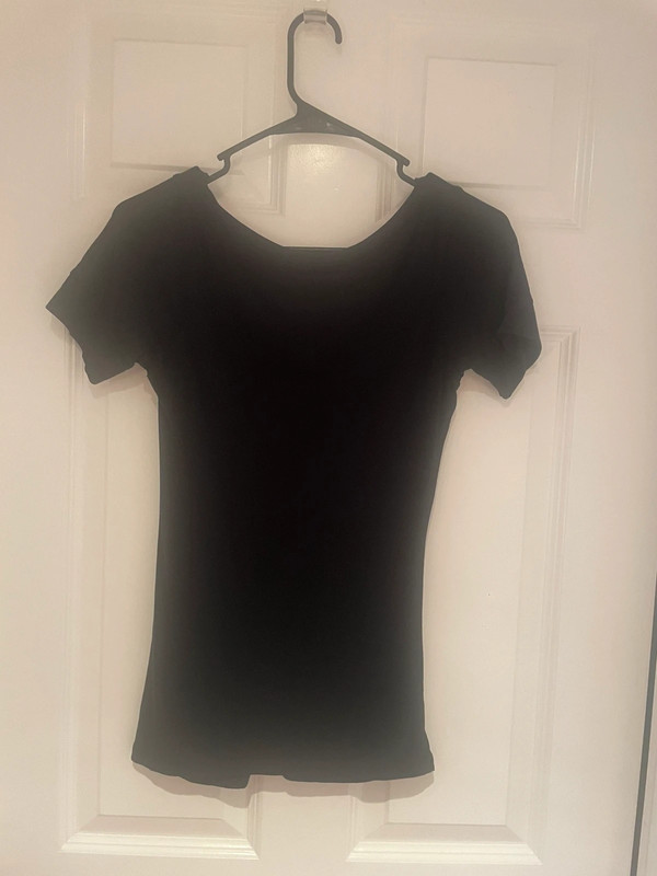 Women's black top. Size Medium. 5