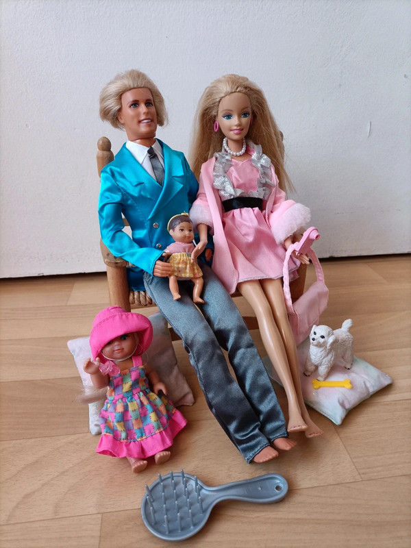 Barbie Famille poupée blonde Naissance des Chiots avec chien articu