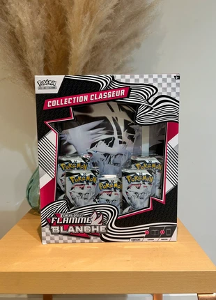 Collection Classeur Flamme Blanche EV10.5, marca: Pokémon, estado: Novo, €60.00, €63.70 inclui Proteção do Comprador