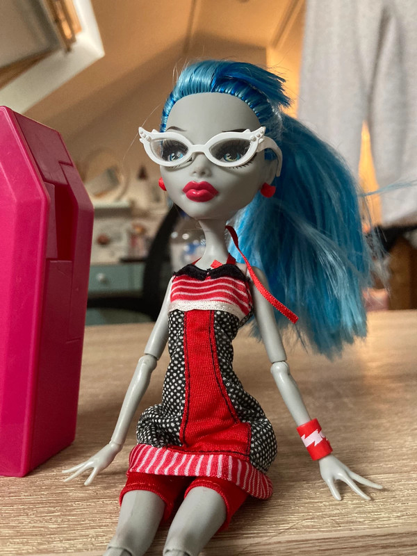  Monster High Basic Travel Ghoulia Yelps Doll : Toys & Games