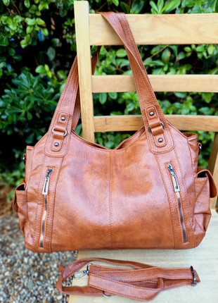Sac à main bandoulière, simili cuir marron camel, style vintage, tendance rock chic, marque: Tendance, état: Très bon état, 32,00 €, 34,30 € Protection acheteurs incluse