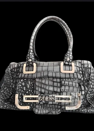 Borsa a mano vintage Guess Y2K con logo
centrale, marke: GUESS, zustand: Sehr gut, 50,00 €, 53,20 € inklusive Vinted-Käuferschutz