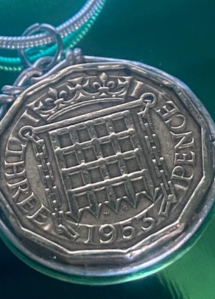 A vintage Queen Elizabeth necklace, brand: ELIZABETH, condition: Very good, £10.00, £11.20 includes Buyer Protection