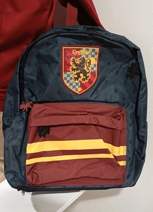 Neuf Sac à dos Harry Potter blason Gryffondor neuf, marque: Harry Potter, état: Neuf sans étiquette, 18,00 €, 19,60 € Protection acheteurs incluse