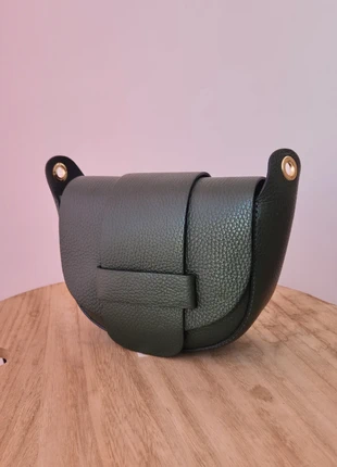 Sac bandoulière effet cuir vert foncé – neuf & minimaliste chic, staat: Nieuw met prijskaartje, € 25,00, € 26,95 inclusief Kopersbescherming
