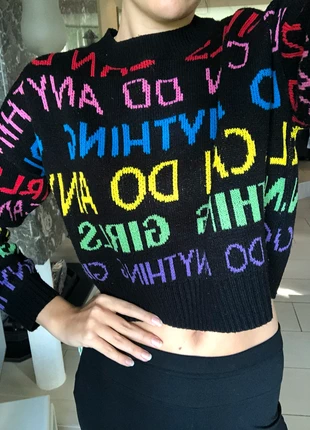 Prachtige zwarte cropped trui met tekst ‘girls can do anything’ van C&A, merk: C&A, staat: Heel goed, maat: L / 40 / 12, € 10,00, € 11,20 inclusief Kopersbescherming