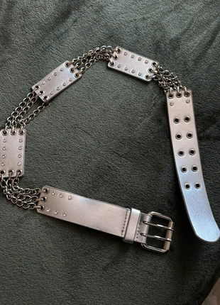 Ceinutre strass Y2k argentée à chaines et oeillet, marca: COQUETTE, estado: Nuevo sin etiquetas, tamaño: 80 cm, 10,00 €, 11,20 € Protección al comprador incluida