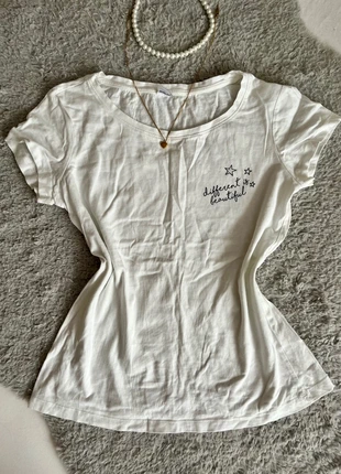 Süßes weißes Statement-T-Shirt mit Sternenprint | Größe XS – Y2K meets Casual Cool, marque: Basic, état: Très bon état, taille: XS / 34 / 6, 4,00 €, 4,90 € Protection acheteurs incluse