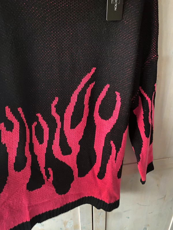 vlammen trui roze zwart Vinted