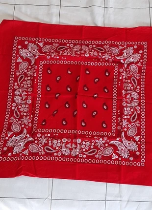 Red bandana, estado: Novo sem etiquetas, tamanho: Tamanho único, €3.00, €3.85 inclui Proteção do Comprador
