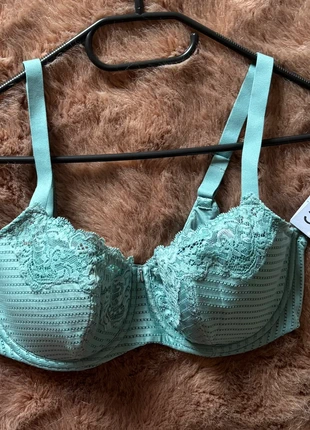 Soutien-gorge chantelle, marque: Chantelle, état: Neuf avec étiquette, taille: 95C, 32,00 €, 34,30 € Protection acheteurs incluse