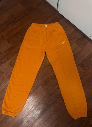 Auffällige Nike Jogginghose in Orange 🧡, merk: Nike, staat: Nieuw zonder prijskaartje, maat: S, € 20,00, € 21,70 inclusief Kopersbescherming