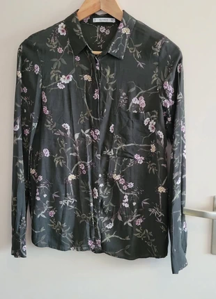 Pull & bear (S, 36) gray purple white flowers long sleeves shirt , marca: Pull & Bear, estado: Bueno, tamaño: S / 36 / 8, 5,00 €, 5,95 € Protección al comprador incluida