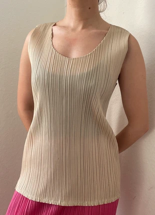 Issey Miyake Pleats Please sleeveless Shirt, merk: Pleats Please Issey Miyake, staat: Heel goed, maat: L, € 145,00, € 152,95 inclusief Kopersbescherming