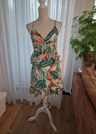 Prachtig zwierig jurkje Nieuw xl, merk: petalo, staat: Nieuw zonder prijskaartje, maat: XL / 42 / 14, € 4,00, € 4,90 inclusief Kopersbescherming