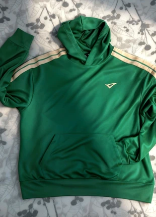 Felpa verde LEGEA “Felpa Space” con bande beige – Taglia M, marke: LEGEA, zustand: Sehr gut, größe: M, 5,00 €, 5,95 € inklusive Vinted-Käuferschutz