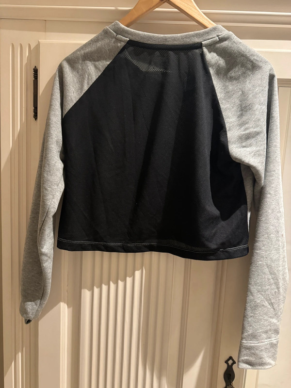 Cropped Nike Sweater 4