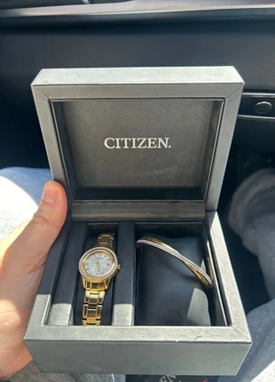 Woman’s Citizen gold watch with matching bracelet, brand: Citizen, condition: Very good, size: 39–42 mm, £50.00, £53.20 includes Buyer Protection