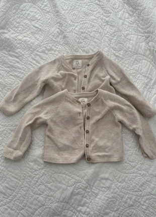 C&A vestje beige 2 x, marque: C&A, état: Bon état, taille: 9-12 mois / 74 cm, 5,50 €, 6,48 € Protection acheteurs incluse