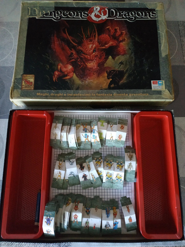 Dungeons and Dragons: gioco da tavolo set base scatola nera. Maghi