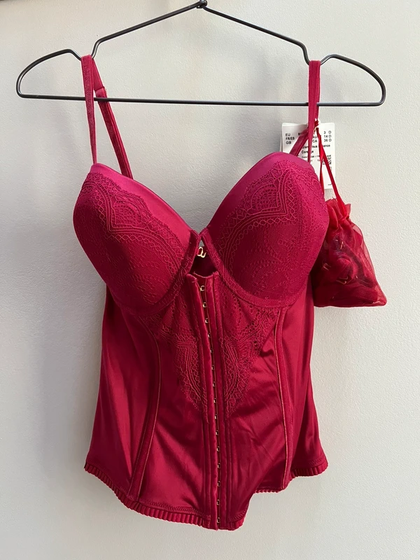 Corset porte jartelles Triumph neuf 95D