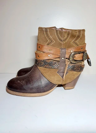 Bottines cow-boy cuir et daim Sacha 37, merk: Sacha, staat: Heel goed, maat: 37, € 16,00, € 17,50 inclusief Kopersbescherming