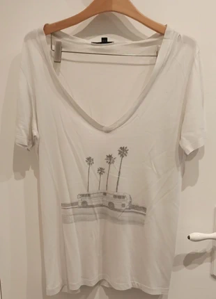 T shirt Princesse tam tam. Décolleté. Blanc. Taille 38. Coton+modal. Très bon état., merk: Princesse Tam Tam, staat: Heel goed, maat: M / 38 / 10, € 10,00, € 11,20 inclusief Kopersbescherming