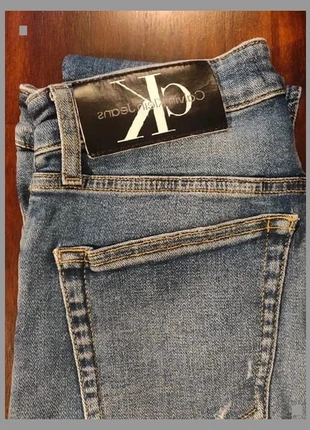 Jean Calvin Klein coupe slim taper, modèle Lower Impact Wash, à la fois moderne et éco-conçu., marke: Calvin Klein, zustand: Sehr gut, größe: M, 20,00 €, 21,70 € beinhaltet Vinted-Käuferschutz Pro