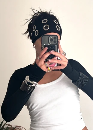 Bandeau noir anneaux, marke: Fait Main, zustand: Neu, größe: Einheitsgröße, 15,00 €, 16,45 € inklusive Vinted-Käuferschutz
