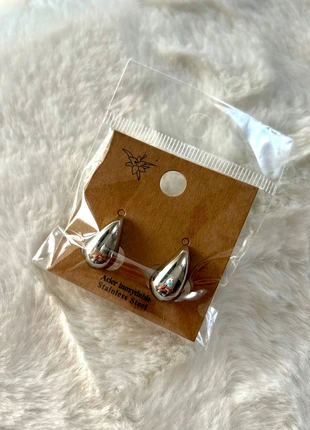 Boucles d’oreilles goutes en acier, état: Neuf avec étiquette, 12,00 €, 13,30 € Protection acheteurs incluse