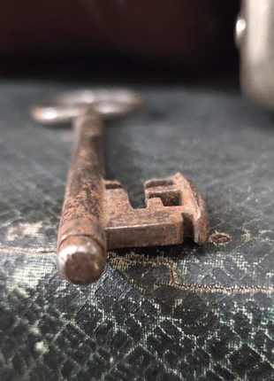 Antique Forged Iron Key – Multi-Grooved Double Bit – 13.3 cm – 60 g – Measures below, estado: Muy bueno, 19,00 €, 20,65 € Protección al comprador Pro incluida