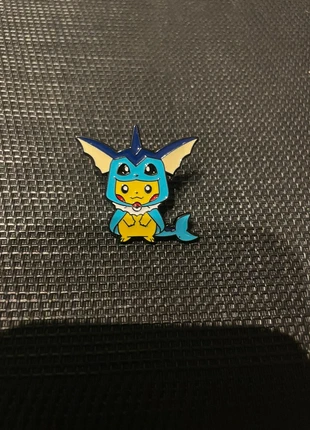 Pin’s Pikachu poncho Aquali Vaporeon Pokémon broche en très bon état, brand: Pokémon, condition: Very good, €3.00, €3.85 includes Buyer Protection Pro