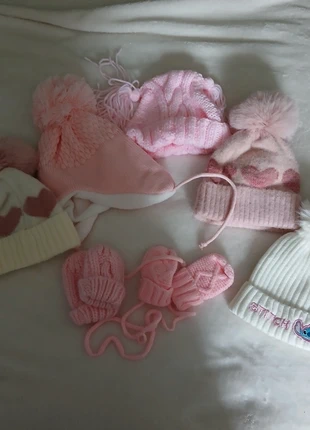 Baby girls hats and gloves sizes 3-12 months, brand: mixed, condition: Very good, size: 6-12 months, 18 inches , £2.00, £2.46 includes Buyer Protection