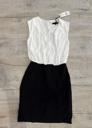 Robe chic, merk: Etam, staat: Nieuw met prijskaartje, maat: XS / 34 / 6, € 8,00, € 9,10 inclusief Kopersbescherming