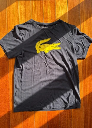 T-shirt M Lacoste, merk: Lacoste, staat: Heel goed, maat: M, € 15,50, € 16,98 inclusief Kopersbescherming