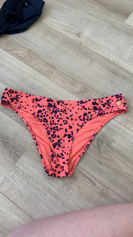 Snazzy Charlotte Bronte Elk jaar Wow bikini broekje maar 42 roze/oranje/donkerblauw nieuw - Vinted