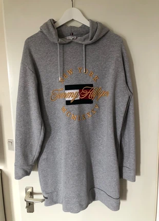 Pull long Tommy Hilfiger, marque: Tommy Hilfiger, état: Bon état, taille: M, 25,00 €, 26,95 € Protection acheteurs incluse