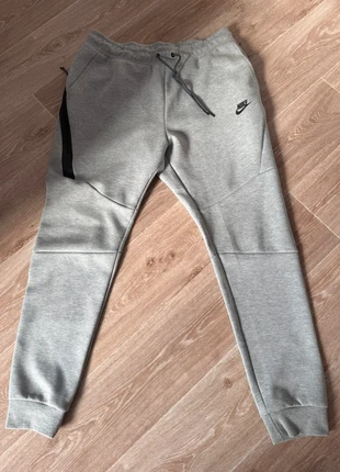Bas nike tech Fleece, marque: Nike, état: Neuf sans étiquette, taille: L, 40,00 €, 42,70 € Protection acheteurs incluse