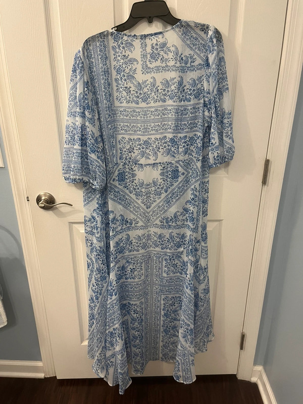 Calvin Klein size 16 long blue & white kimono 3