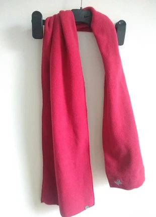 Fleece sjaal wijnrood met geborduurd lichtblauw vlindertje, merk: Lafuma, staat: Heel goed, € 1,00, € 1,75 inclusief Kopersbescherming