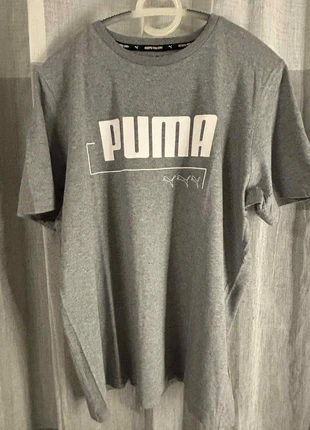 👕 T-shirt Puma gris logo blanc – Taille L, merk: Puma, staat: Heel goed, maat: L, € 11,90, € 13,20 inclusief Kopersbescherming