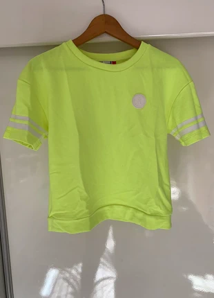T-shirt jaune fluo Jennyfer , marque: Jennyfer, état: Très bon état, taille: M / 38 / 10, 3,00 €, 3,85 € Protection acheteurs incluse