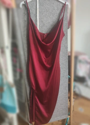 Robe neuve prettyLittleThings, marke: PrettyLittleThing, zustand: Neu, größe: M / 38 / 10, 12,00 €, 13,30 € inklusive Vinted-Käuferschutz