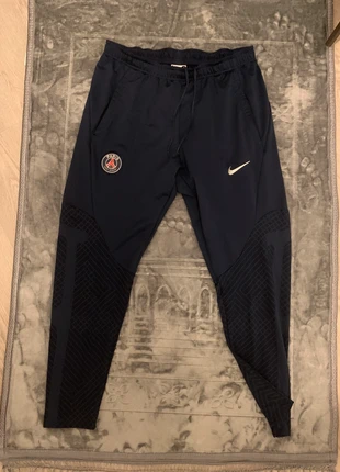 Jogging paris homme nike, merk: Nike, staat: Nieuw zonder prijskaartje, maat: L, € 20,00, € 21,70 inclusief Kopersbescherming