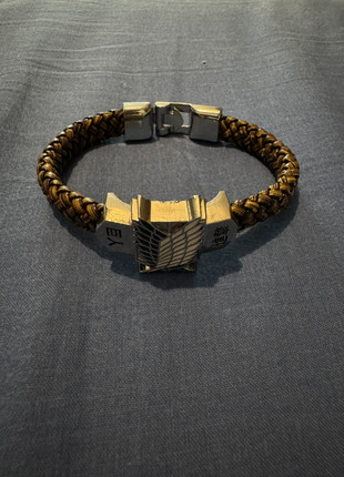 Bracelet attaque des titans, marque: Attack On Titan, état: Très bon état, 3,00 €, 3,85 € Protection acheteurs incluse