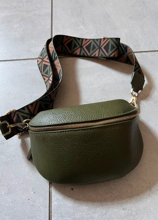 Sac banane similicuir kaki avec lanière, merk: Home sweet mode, staat: Heel goed, € 10,00, € 11,20 inclusief Kopersbescherming