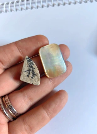 par de cabujones dendrita en bruto y madre perla, brand: Perla, condizioni: Nuovo senza cartellino, €4.00, €4.90 include la Protezione acquisti