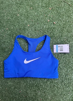 Brassière Nike taille M, marque: Nike, état: Neuf sans étiquette, taille: M, 25,00 €, 26,95 € Protection acheteurs incluse