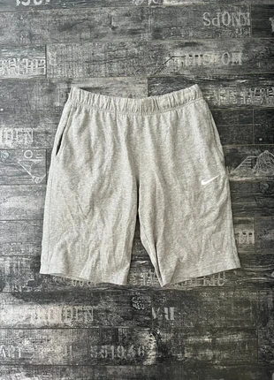 🐺 Short Nike Gris / Logo Blanc Brodé 🐺, merk: Nike, staat: Heel goed, maat: M, € 24,90, € 26,85 inclusief Kopersbescherming Pro